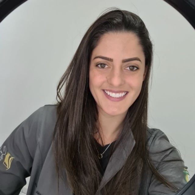 Dra. Adriana Franco, cirurgiã bucomaxilofacial em Vinhedo
